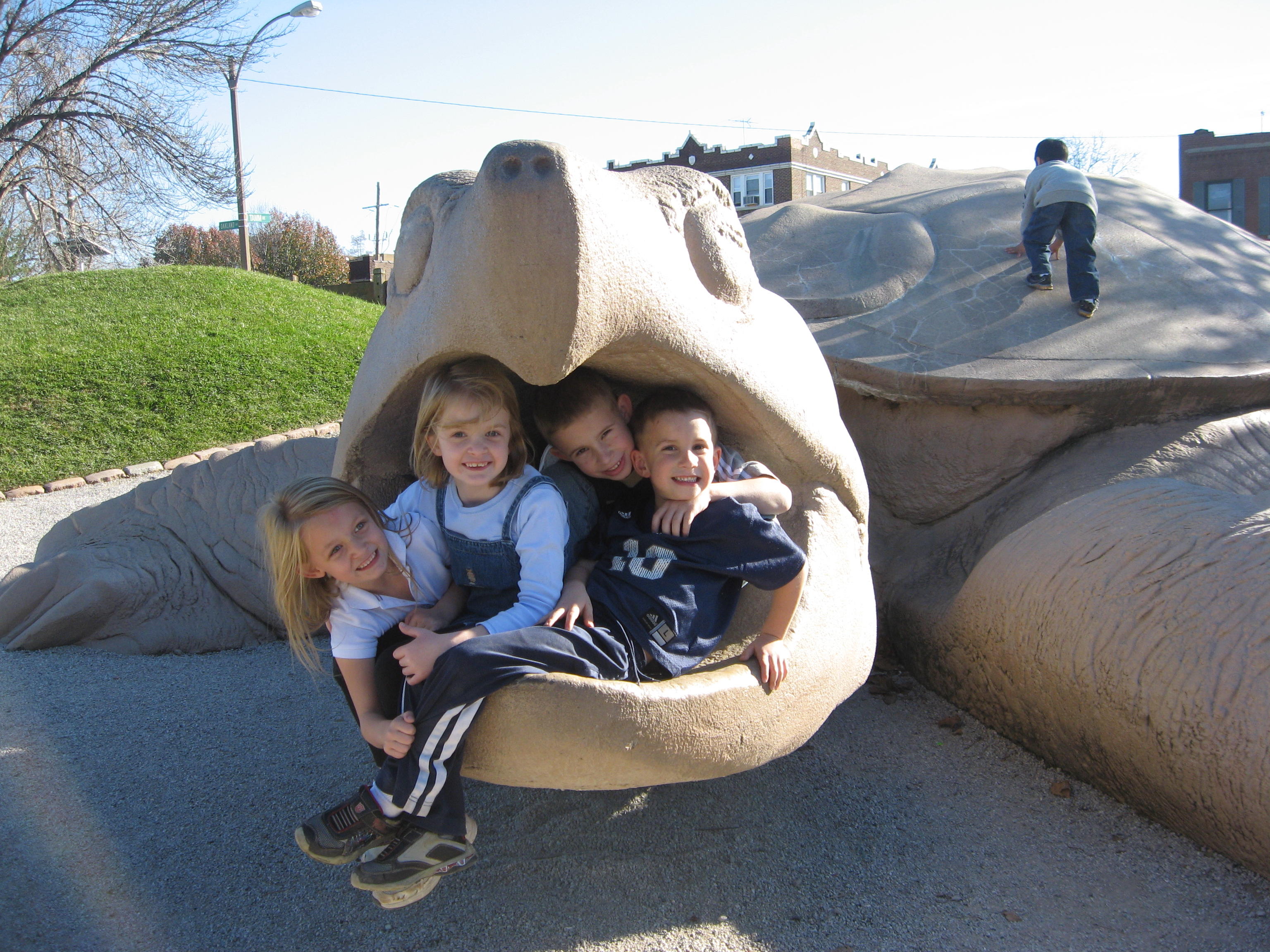 2009_11_28 Sage Cousins in the mouth of a Snapping Turtle.jpg